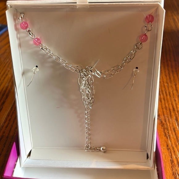 Pink and silver necklace and earring set - Picture 3 of 3